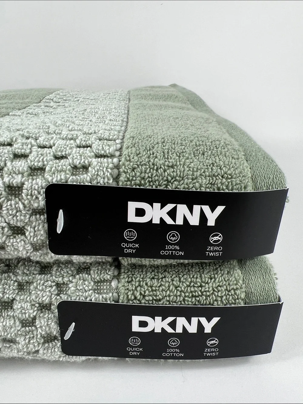 DKNY Bath Towel Set Sage Green White Plush Cotton Zero Twist Set of 2 NEW